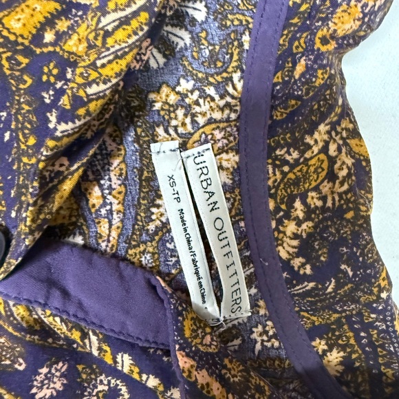 Urban Outfitters Paisley Pattern Short Sleeve Button Down Crop Top Size XS - Picture 7 of 7